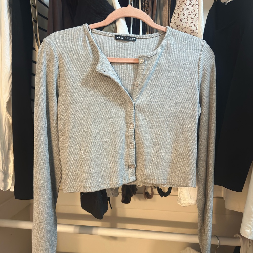 ZARA Henley button ribbed top in gray